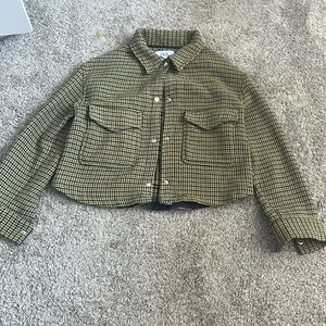 Green jacket with button and pockets